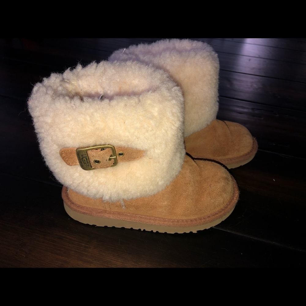 Little girl Uggs...Chestnut